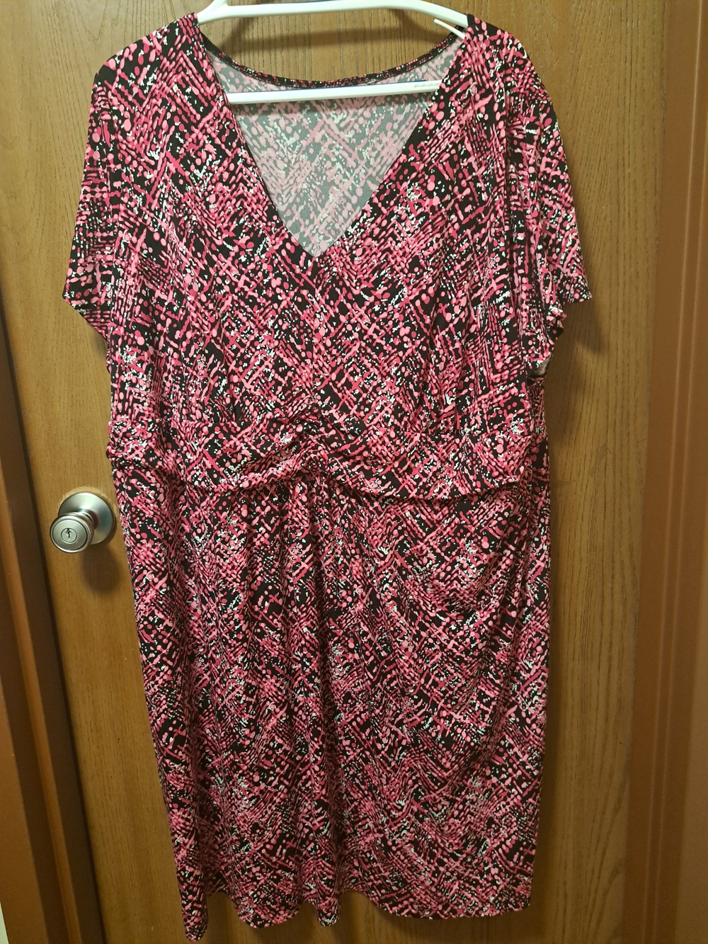 Women’s Pink Patterned V-Neck Dress